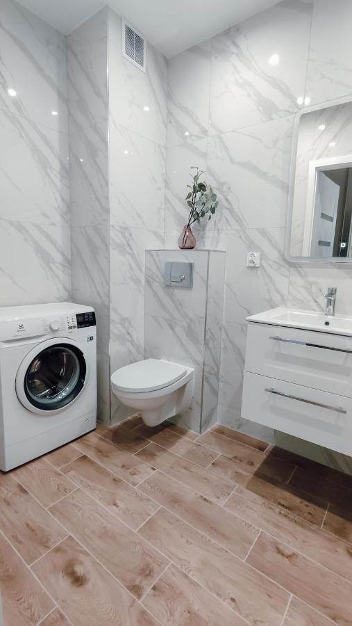 Zlote Apartamenty 58 Legnica Bagian luar foto