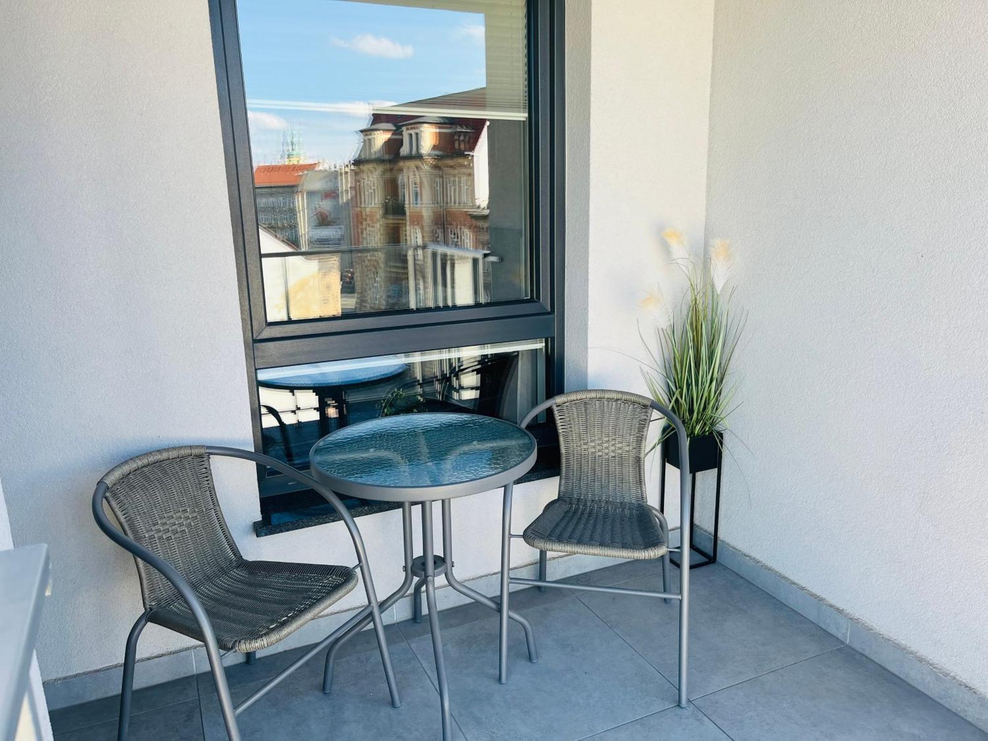 Zlote Apartamenty 58 Legnica Bagian luar foto
